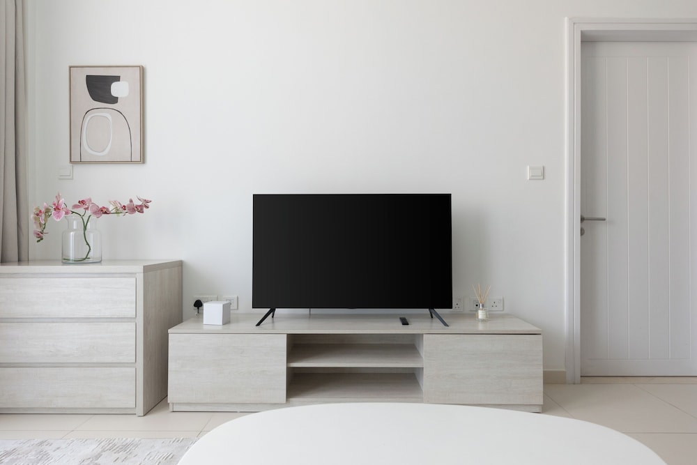 Stylish One-Bedroom Oasis Palm Location