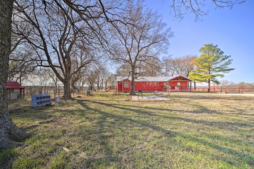 Claremore Country Home w/ Large Yard & Grill! view 3