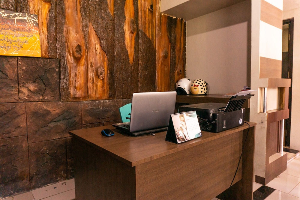 Lobby & Reception