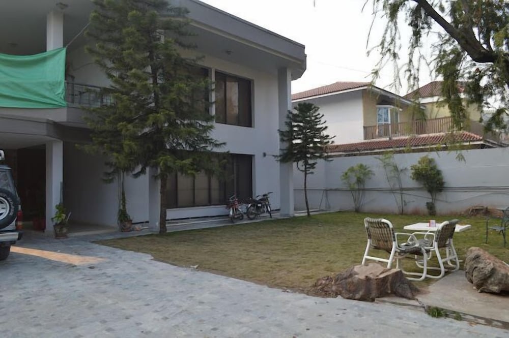 GB Lodges Murree view 5