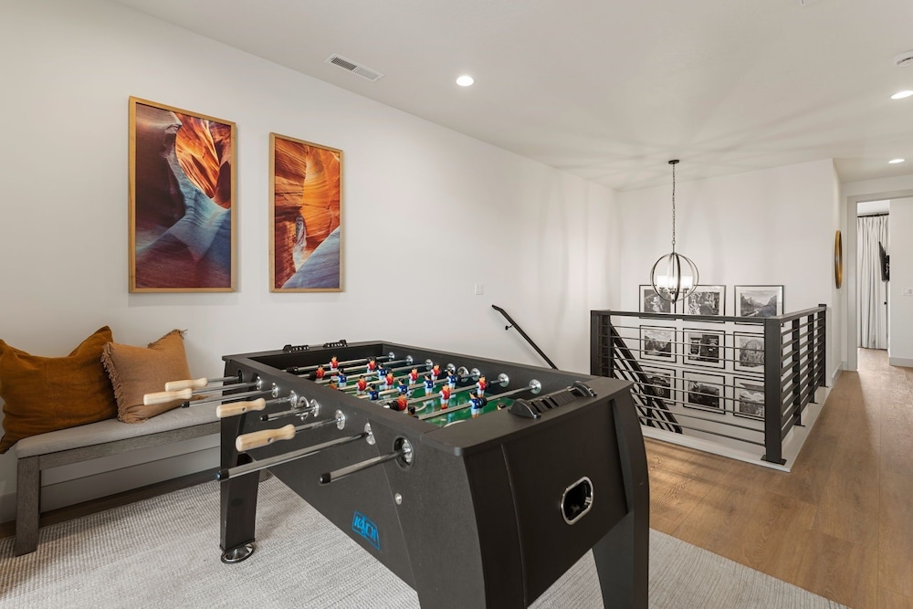 Adventure Central At Desert Color 6 Bedroom Townhouse