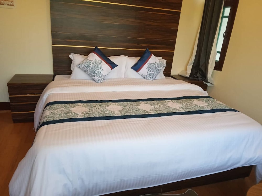 Dilan Residency Villa -5 Bedroom- Centrally Heated