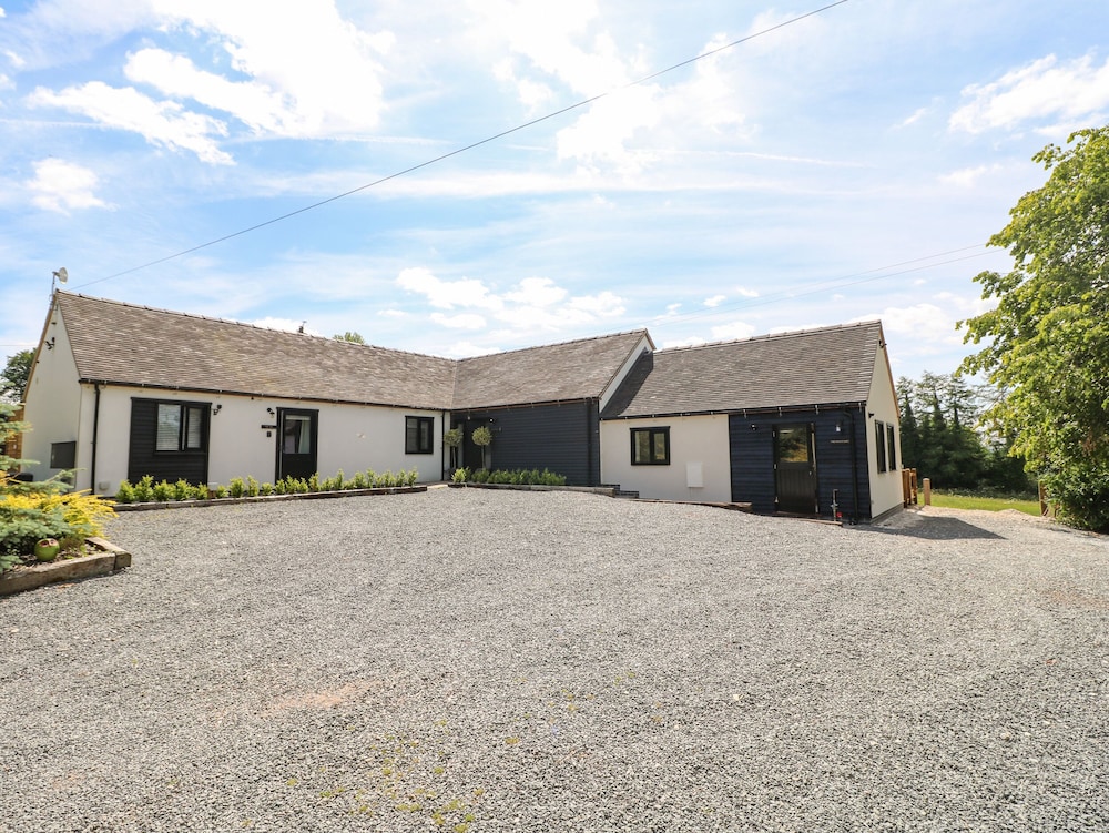 The Den, Bank Top Farm