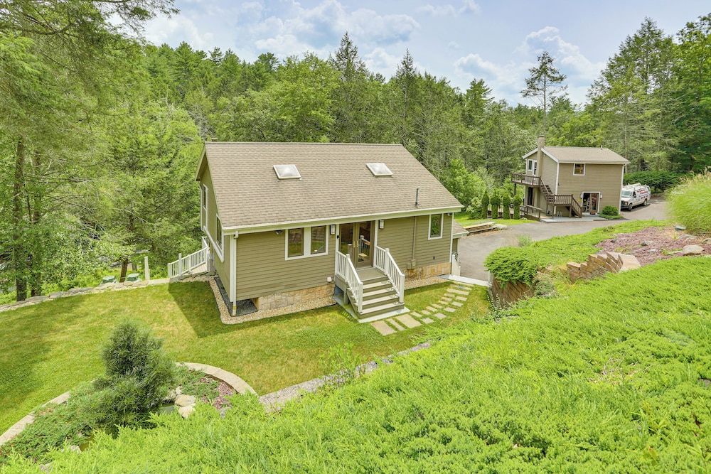 13 Mi to Ski Big Bear: Updated Getaway w/ Deck
