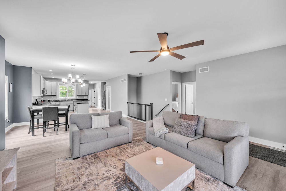 Pet-friendly Getaway With Golf & Private Patio Retreat 4 Bedroom Home