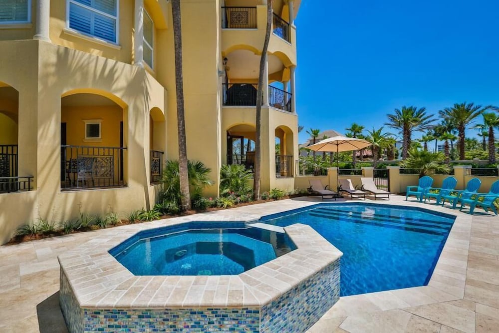 Tuscan Villa 5 Bedroom Holiday Home by Five Star Properties