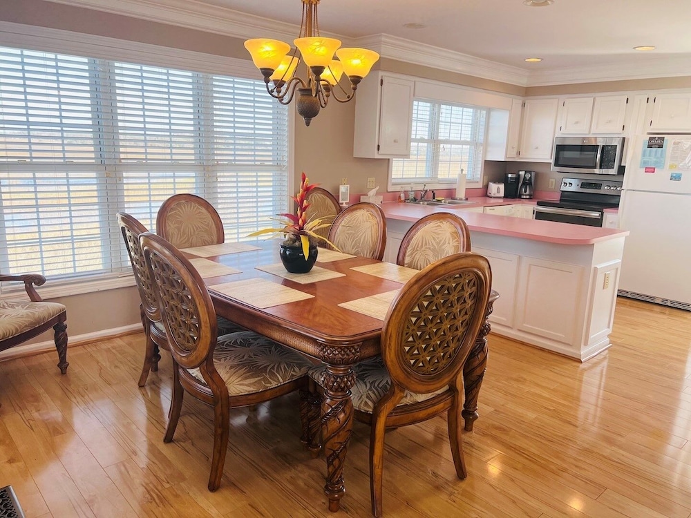 Victoria - 3 Br Home