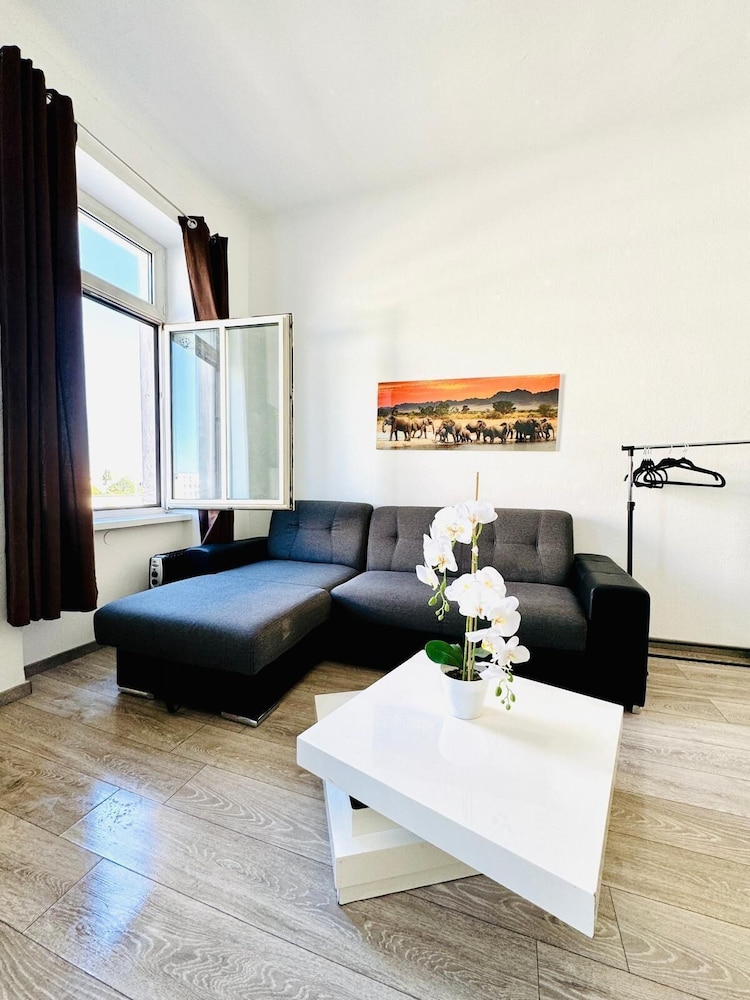 Welcoming Studio Stay Near FAC Platz