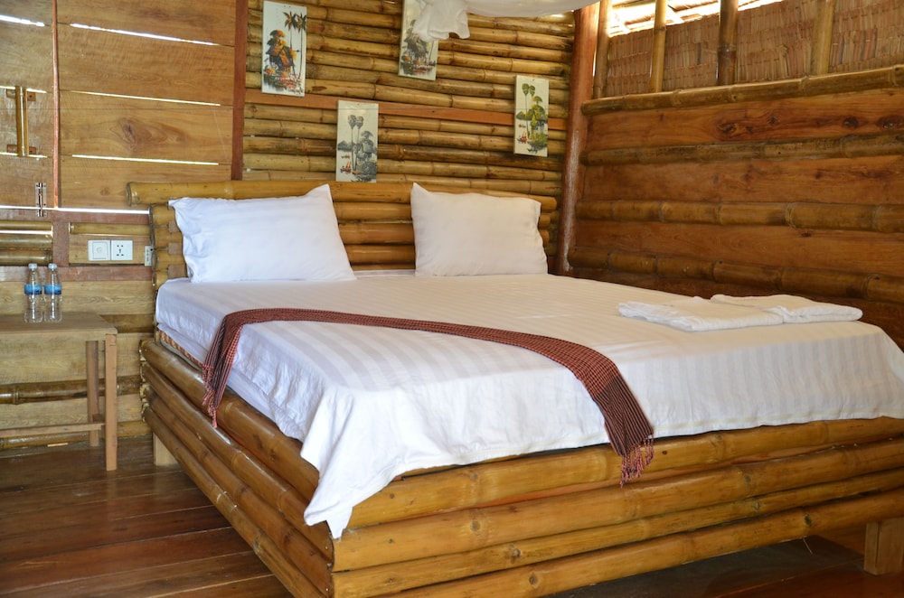 Tree Bar Hostel