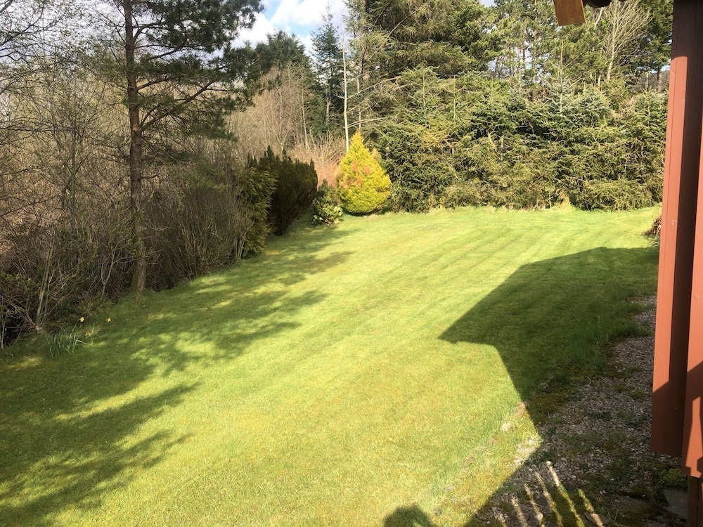 Snowdonia Log Cabin-sleeps 4-garden-pets view 3