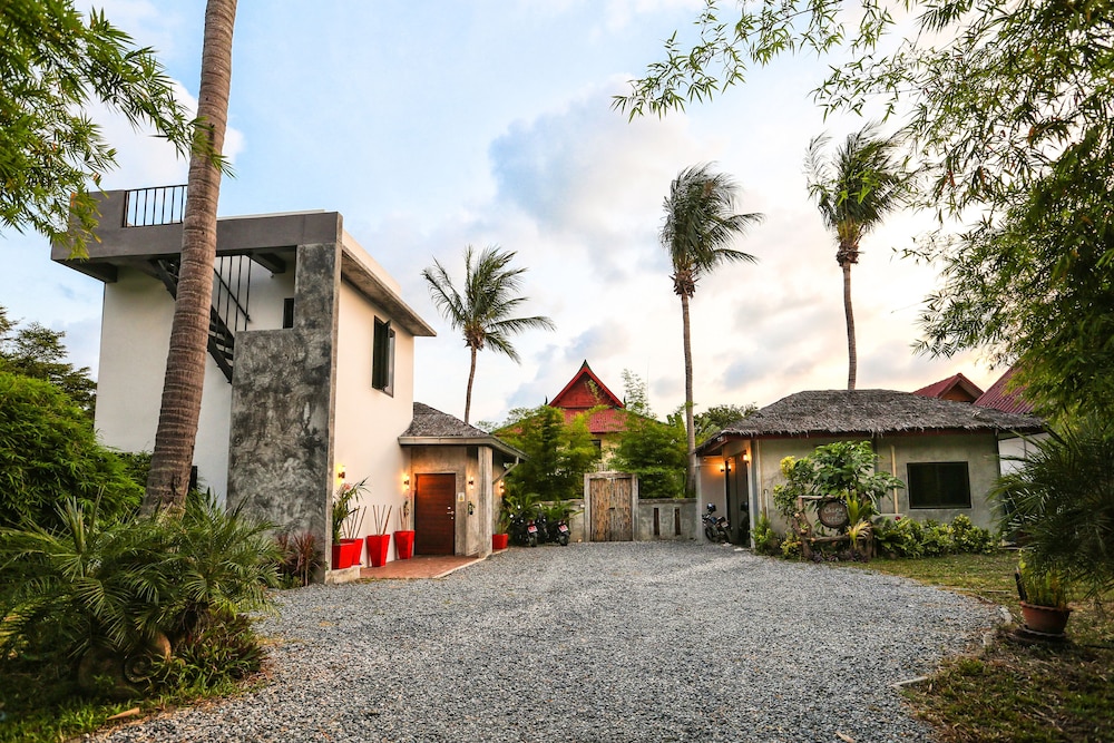 Charu Bay Villas