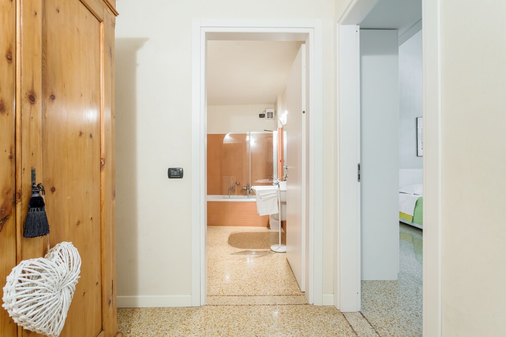 Sant'Antonio en Verona — bathroom