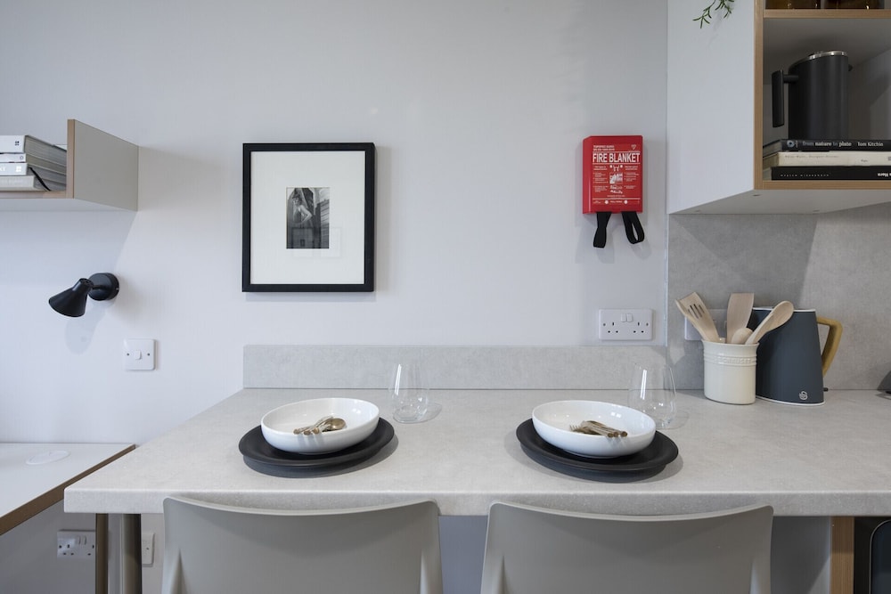 Modern Studios with Kitchen & Ensuite