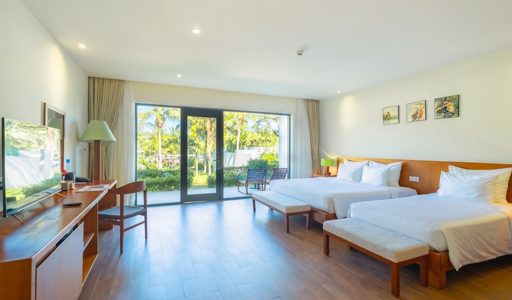Cam Ranh Riviera Beach Resort & Spa