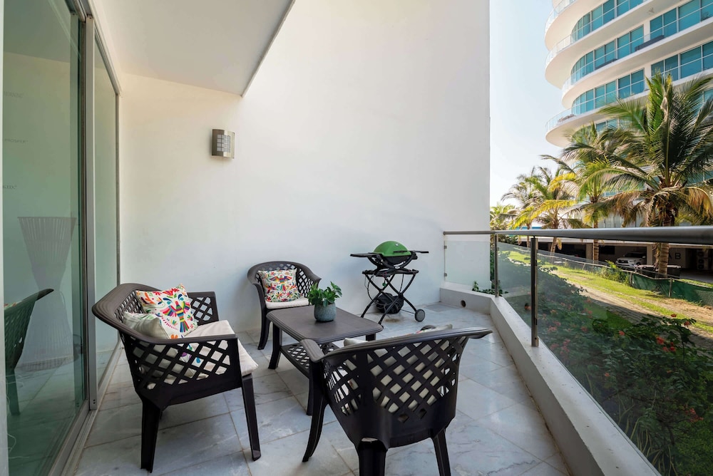 Beachfront Duplex With Multiple Pools - Beachclub