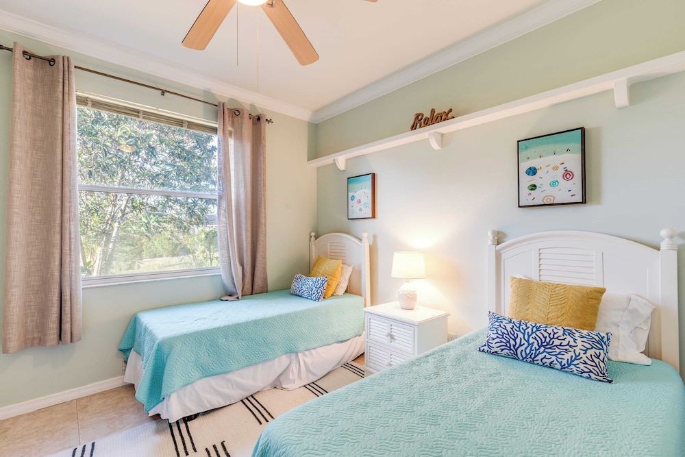 Private Pool, Pond Views, & Bonus Lounge in Gated Naples Community Drive to Dining & Sand