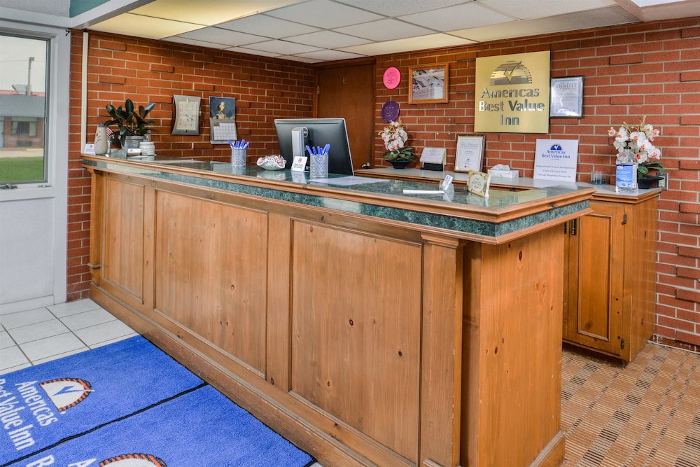 Americas Best Value Inn Ellsworth view 2