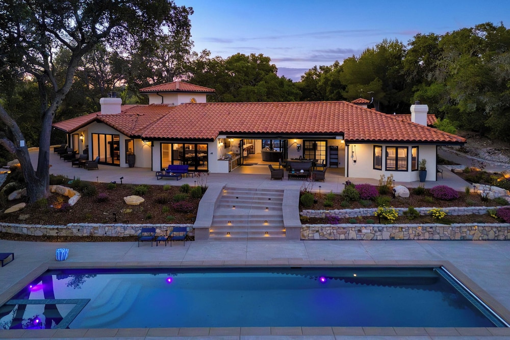 Rancho Robles by Avantstay Vineyard Villa w/ Views, Pool & Privacy