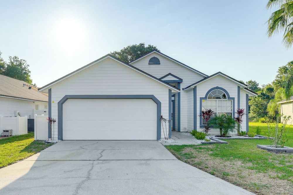 Sunny Skies & Disney Days: Davenport Home w/ Pool!