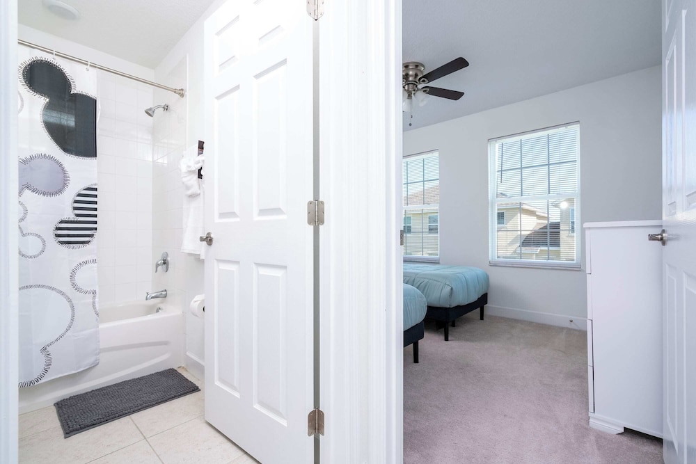 Splendid 4Bd Close to Disney Holly Village 132 view 2
