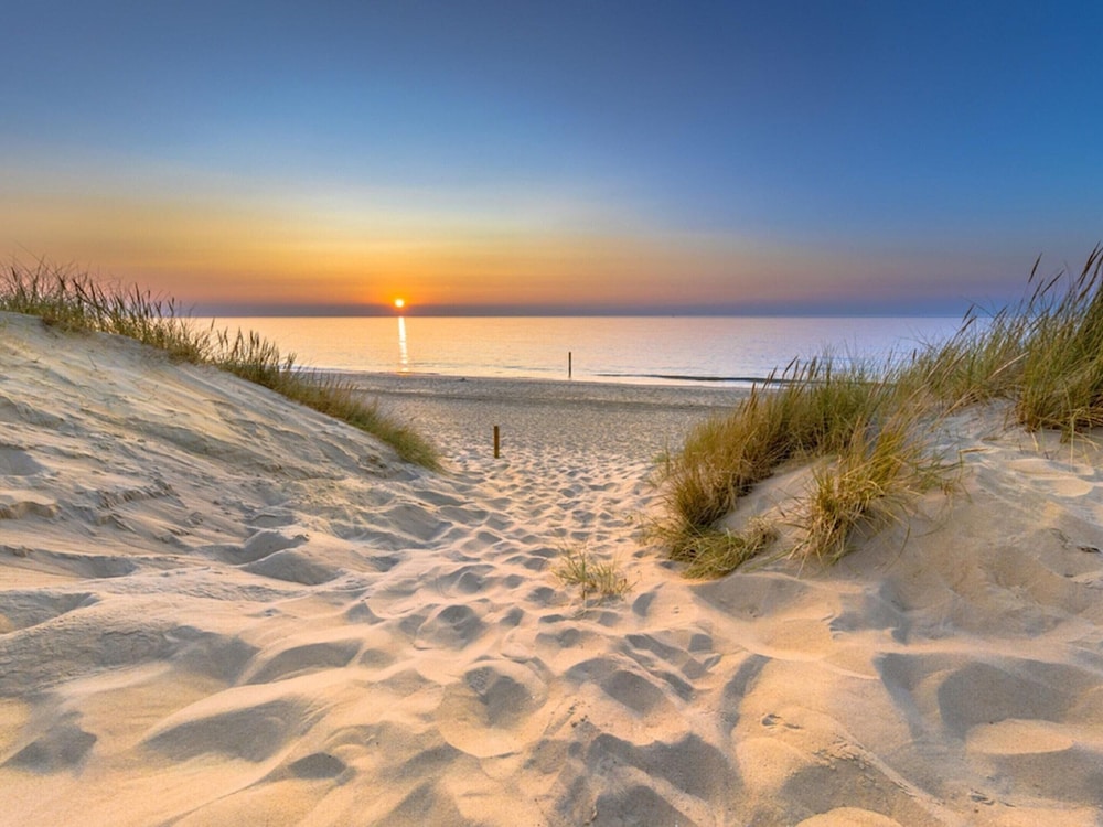 Lodge Near Brouwersdam & North Sea Beach