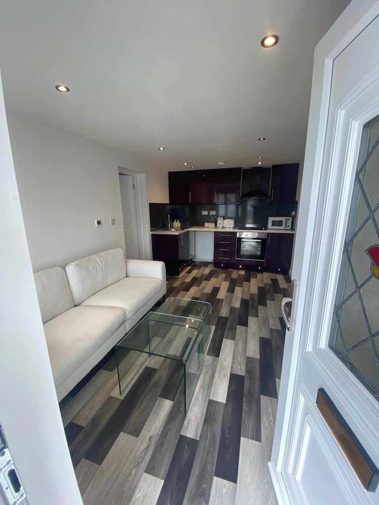 Stunning Truro 1-bed - Sleeps 2 & Parking