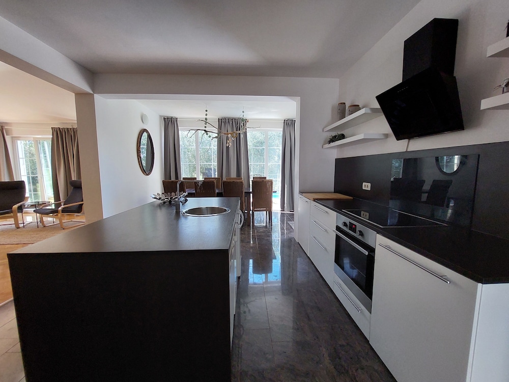 Holiday House with Pool Villa Seabird