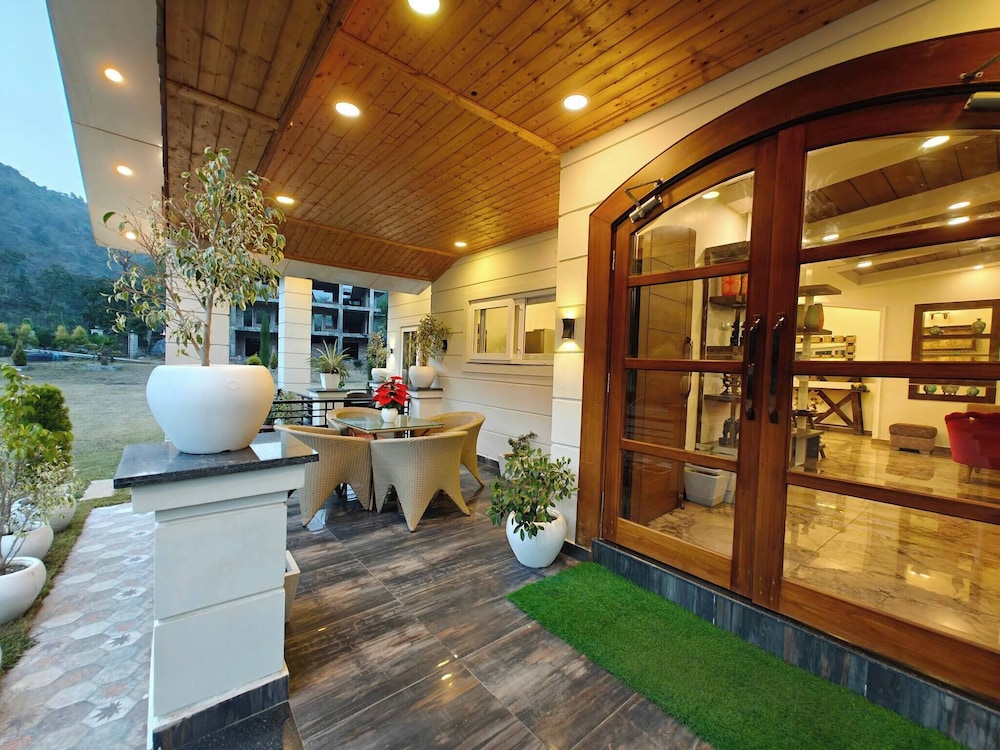 The Paradise - Luxury 3BR Villa Near the Airport in Dehradun