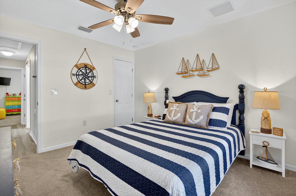 Spacious 4br Retreat With Heated Pool & Spa 4 Bedroom Home