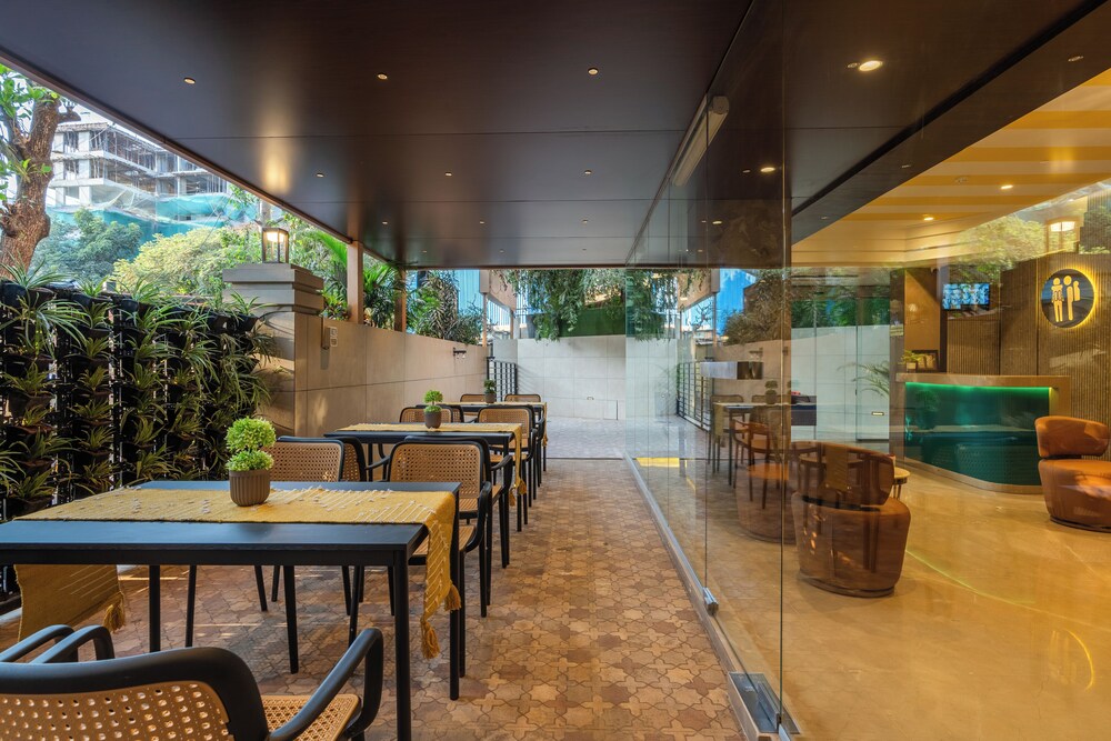The Hosteller Mumbai, International Airport