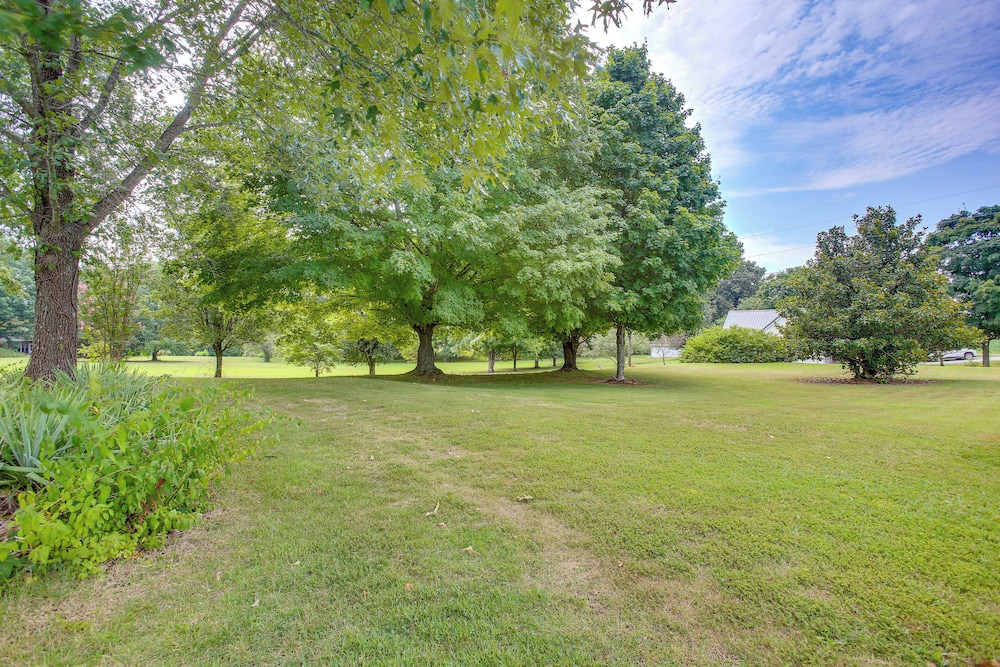Home 9 Mi to Dtwn Springfield w/ Porch & Yard!