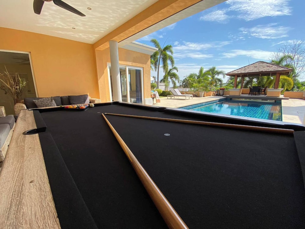 Tropical Luxury 4BR Pool Villa w Game Area