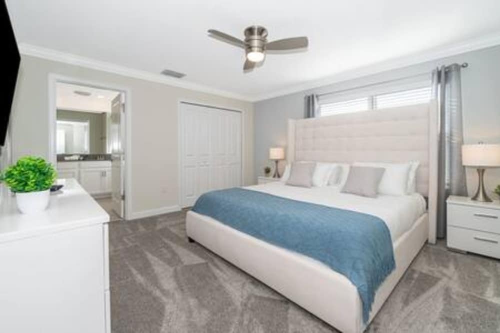 Gorgeous Storey Lake 4BR view 4