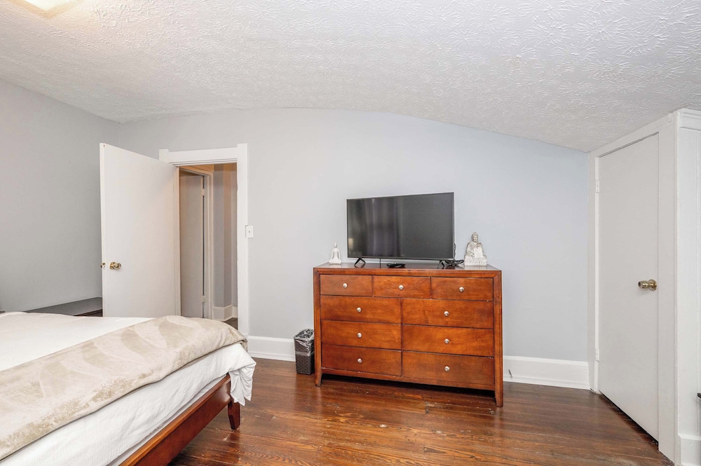 Queen City Suites 2 For 4