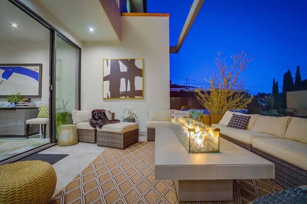 Troy Dr - Sleek & Modern Hollywood Hills Home With Stunning Views