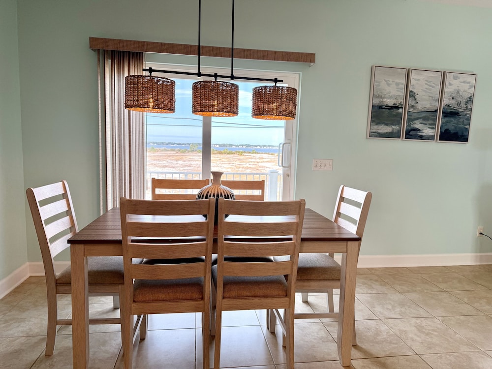 Seaside Bungalow 1 Bedroom Home
