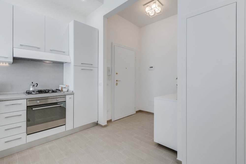 Trastevere White Apartment