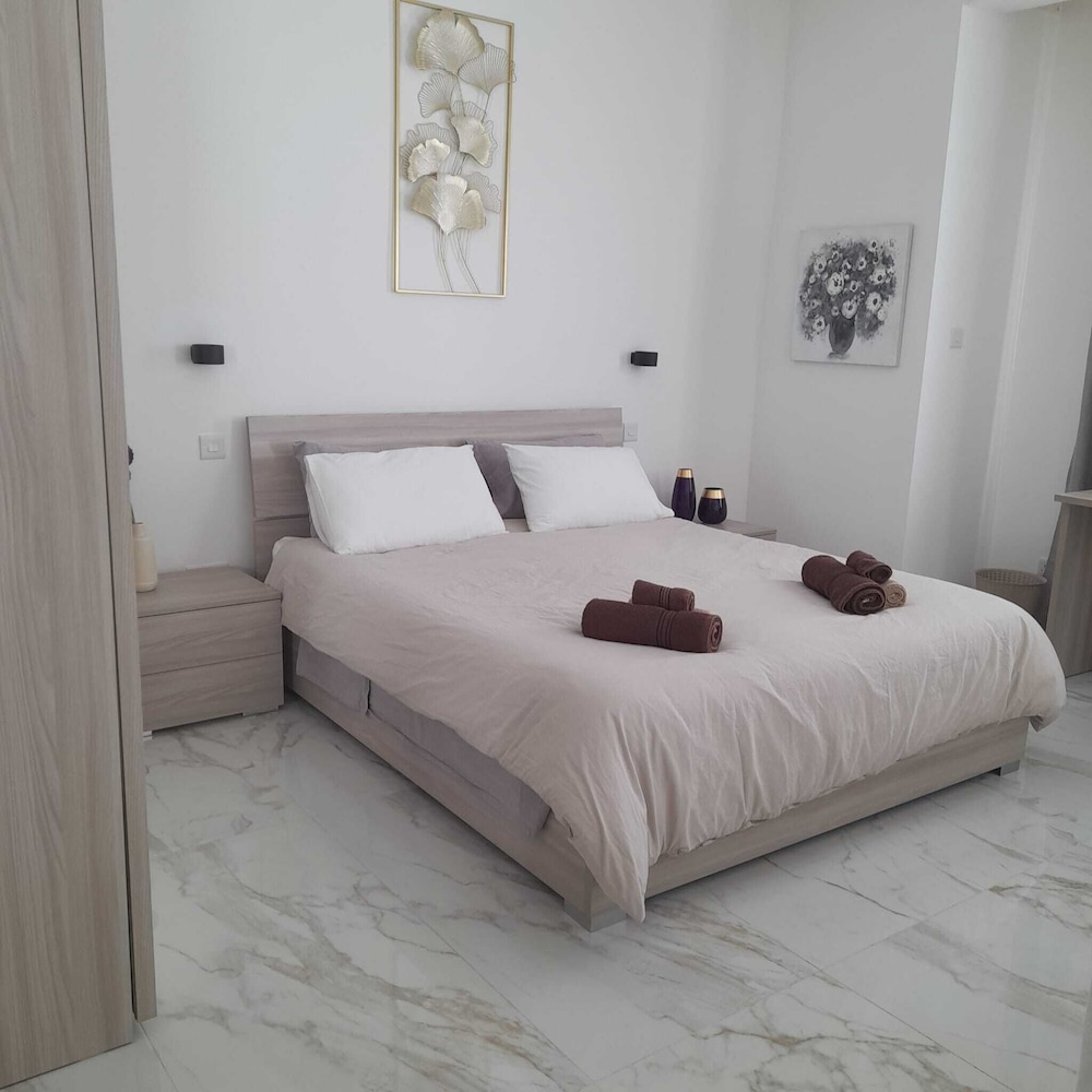 Studio - Sleeps 2 - Balcony - 5 Min Walk To Beach photo 5