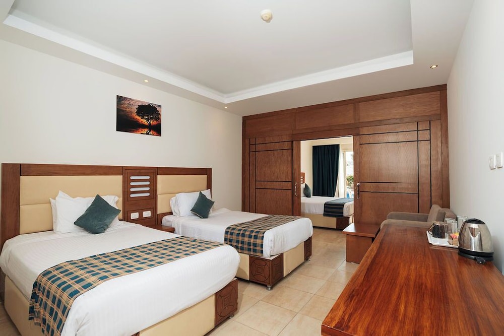 Le Jardin Aqua Park Resort