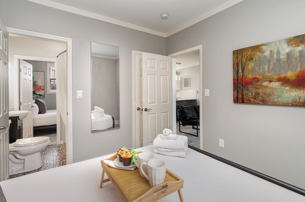 Lucent Pearl - Private Patio - Near Broadway
