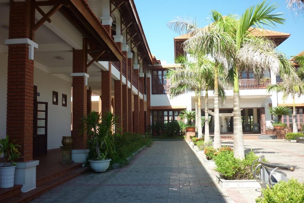 Lăng Cô Beach Resort