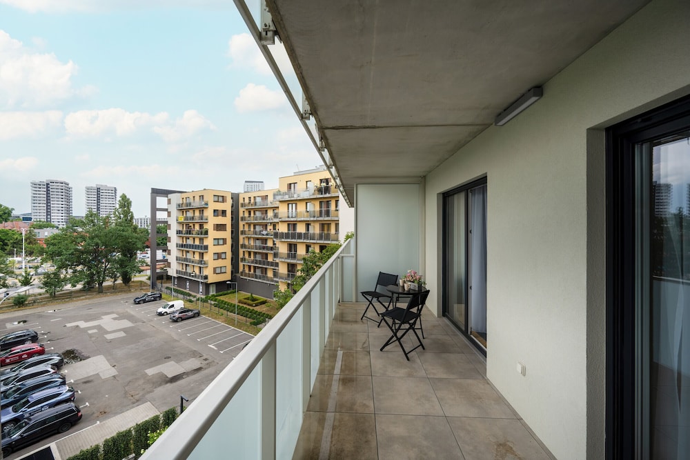 Latte Apartament Parking by Renters