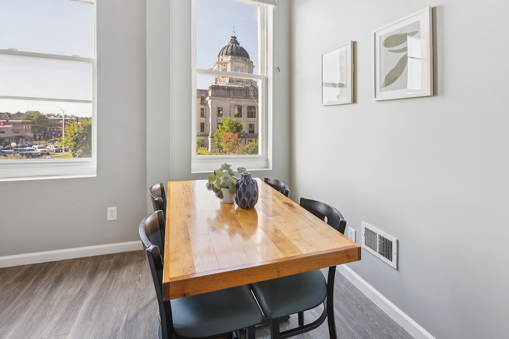Rustic-industrial Loft With Courthouse Views 3 Bedroom Apts