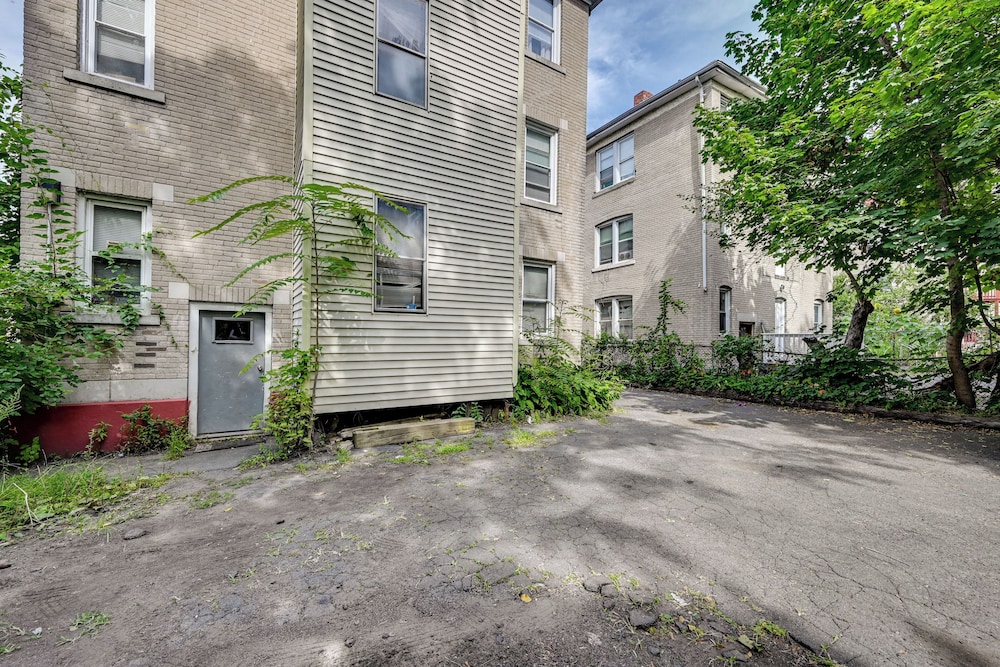 Convenient Hartford Condo < 2 Mi to Dtwn!
