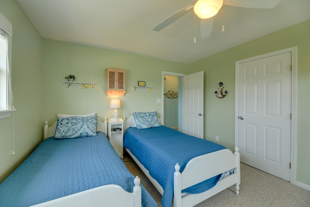 Oceanfront Emerald Isle Escape w/ Private Hot Tub! view 4