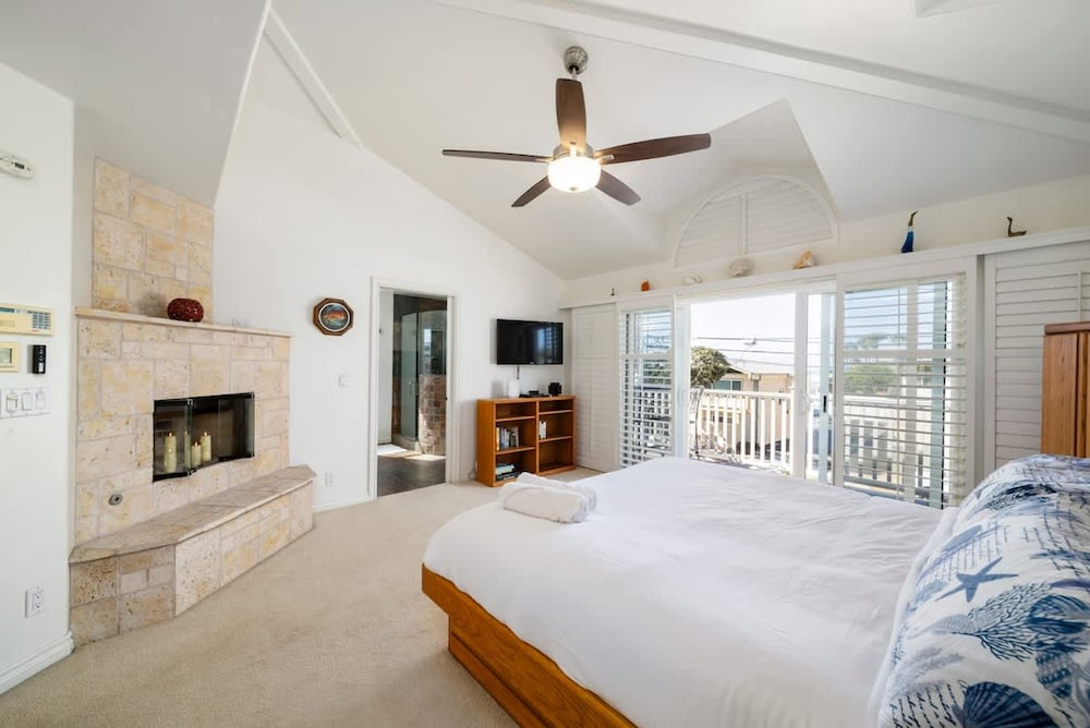 Hot Tub Ocean Views 3 Bedroom Private Home