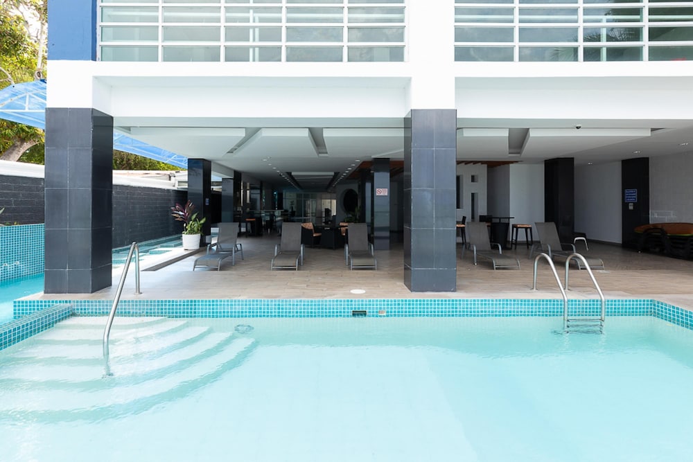 The Farallon Beach Condo by Acomodo