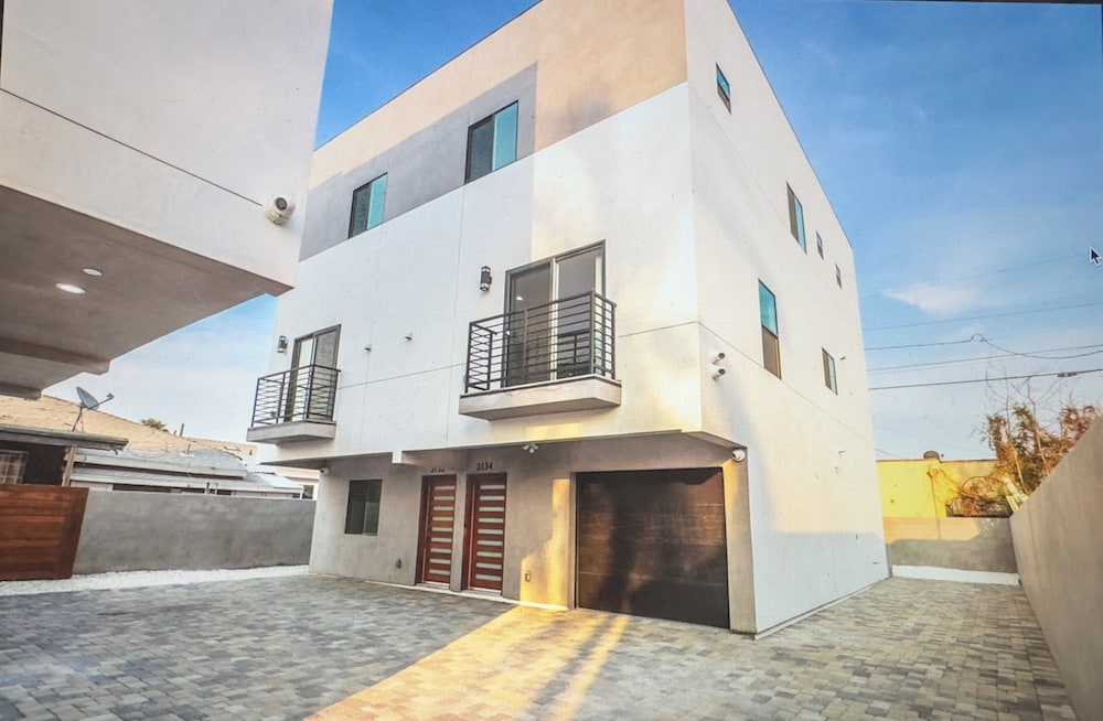 Modern HomeStay - Image 1