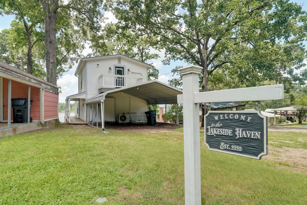'lakeside Haven' w/ Deck & Views in Jefferson!