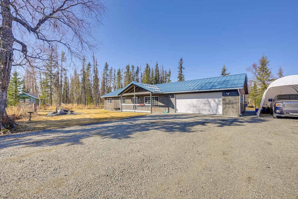Yard Space w/ Fire Pit: Kenai Getaway!